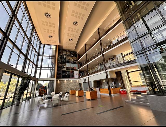 7,410M² OFFICE TO LET IN PARKTOWN